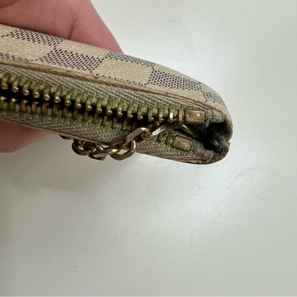 Louis Vuitton Key Pouch - Picture 7 of 8